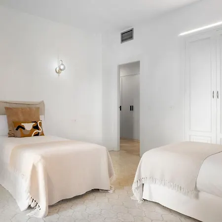 Apartamento 2 Bdr Next To The In Puerto Banus *